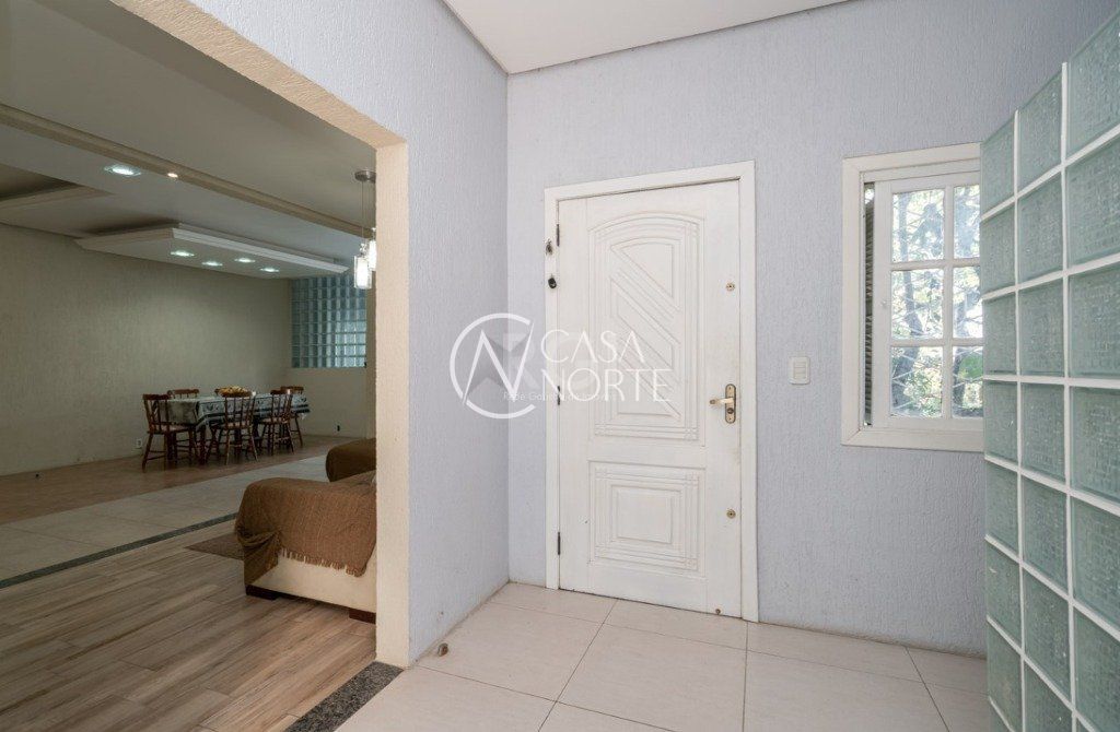 Casa à venda com 4 quartos, 259m², 1 suíte, 4 vagas, Rua Querubim Costa no bairro Coronel Aparício Borges em Porto Alegre