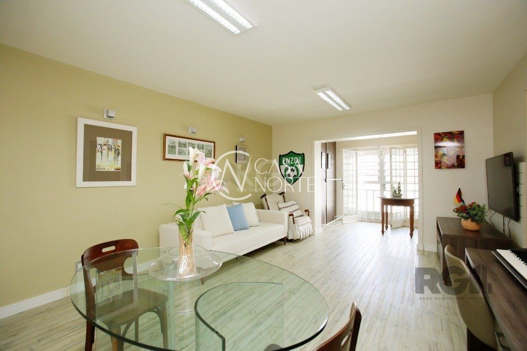 Casa à venda com 3 quartos, 240m², 1 suíte, 1 vaga, Rua Pinheiro Machado no bairro Independência em Porto Alegre