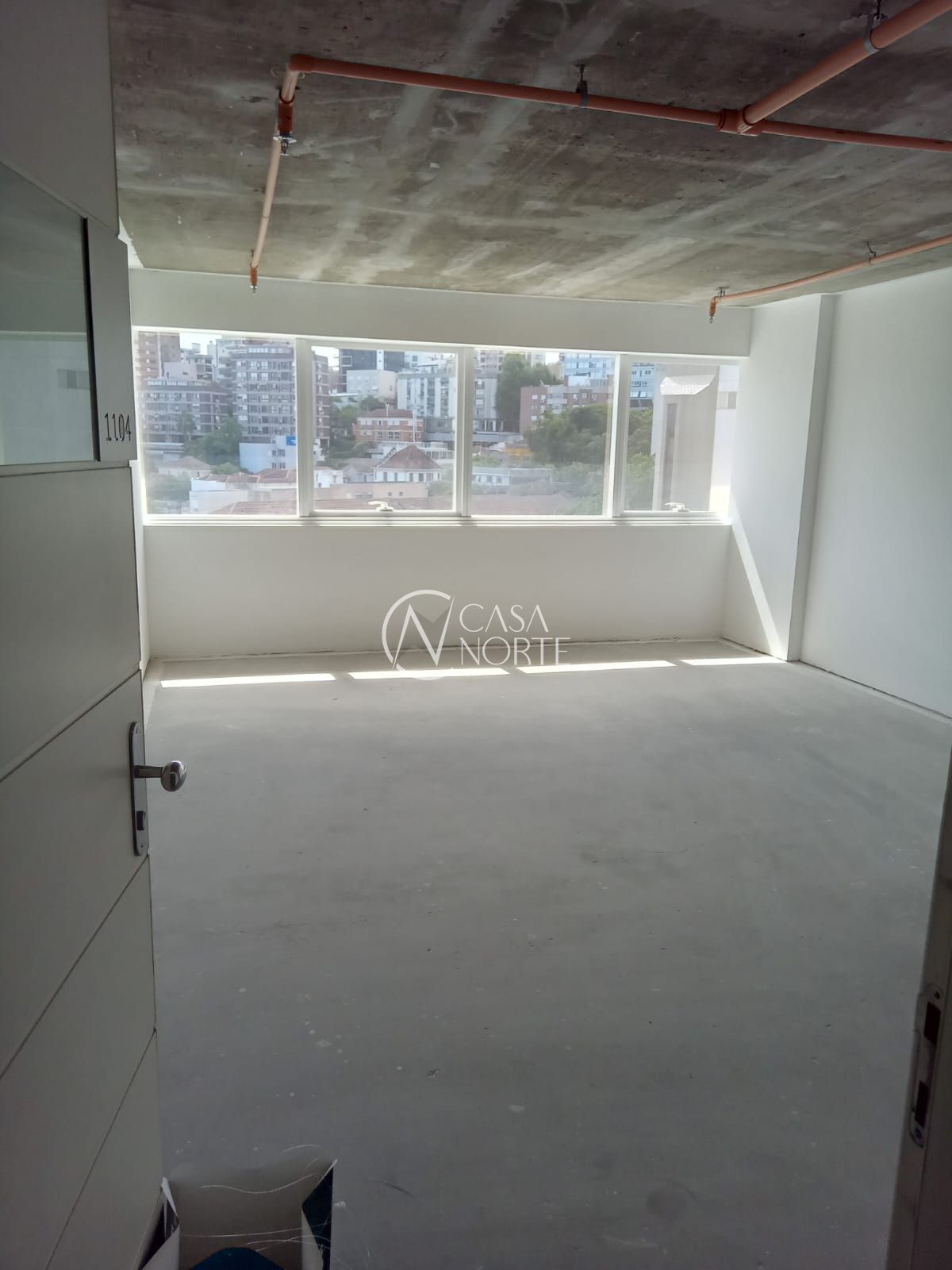 Sala Comercial à venda com 1 quarto, 38m², 1 vaga, Rua Ramiro Barcelos no bairro Moinhos de Vento em Porto Alegre