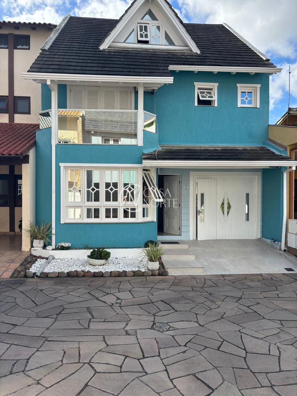 Casa de Condomínio à venda com 3 quartos, 114m², 1 suíte, 2 vagas, Alameda Três de Outubro no bairro Sarandi em Porto Alegre