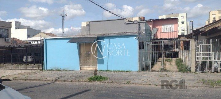 Casa à venda com 6 quartos, 500m², 4 vagas, Nove de Junho no bairro Partenon em Porto Alegre