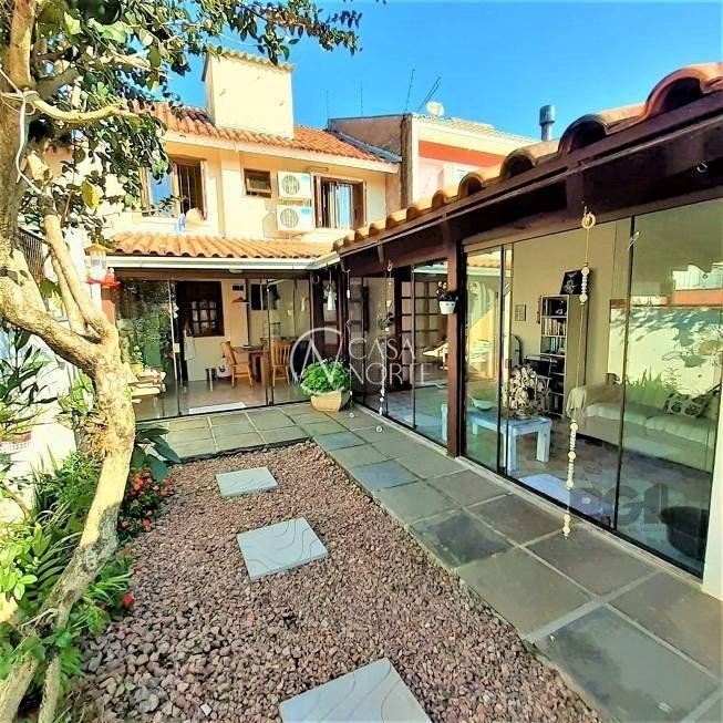 Casa à venda com 3 quartos, 115m², 2 vagas, Rua Constantino Fernando Onorato Bottini no bairro Hípica em Porto Alegre