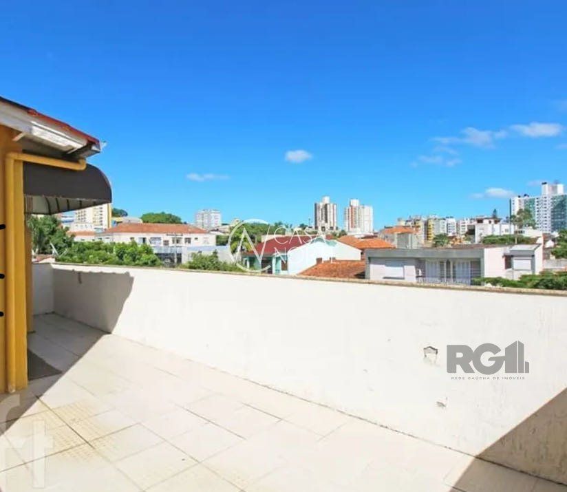 Casa à venda com 3 quartos, 308m², 3 suítes, 3 vagas, Rua Monteiro Lobato no bairro Partenon em Porto Alegre