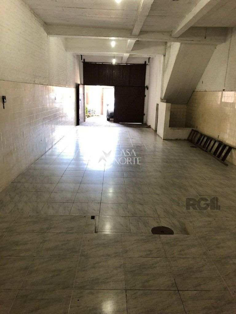 Casa à venda com 3 quartos, 190m², 4 vagas, Avenida Viena no bairro São Geraldo em Porto Alegre