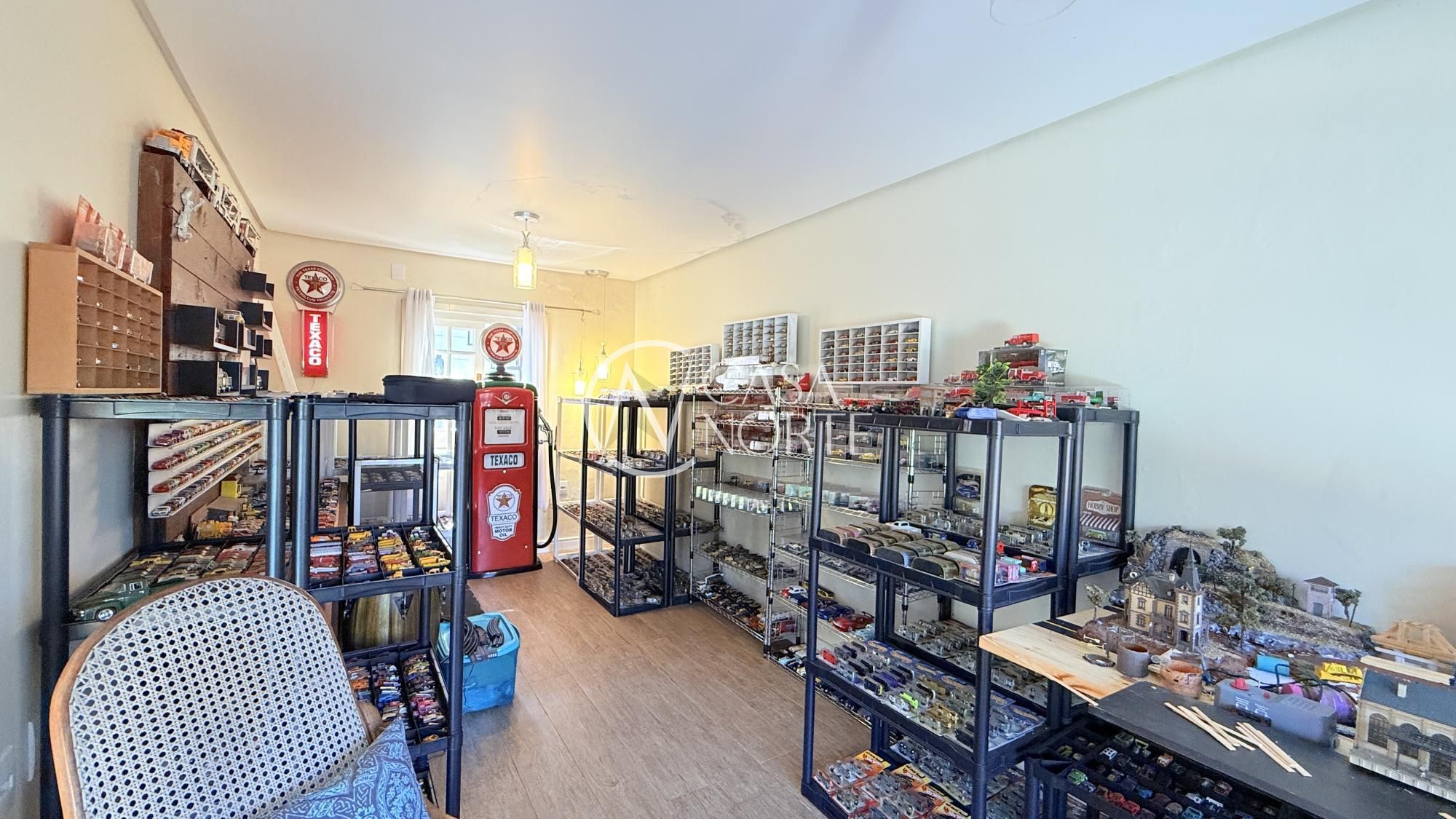 Casa à venda com 3 quartos, 280m², 1 suíte, 4 vagas, Avenida Guaíba no bairro Vila Assunção em Porto Alegre