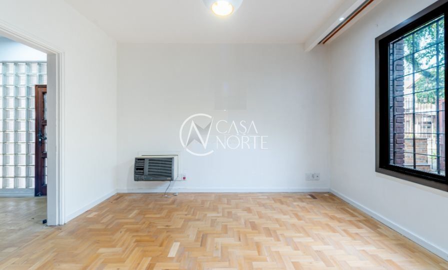 Casa à venda com 3 quartos, 154m², 3 vagas, Avenida Mariland no bairro Auxiliadora em Porto Alegre