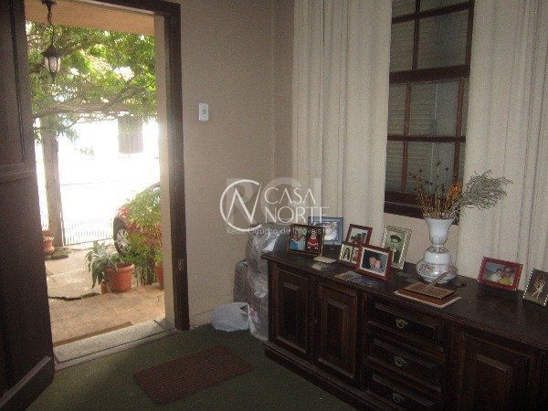 Casa à venda com 1 quarto, 137m², 1 suíte, 4 vagas, Rua Doutor Timoteo no bairro Floresta em Porto Alegre