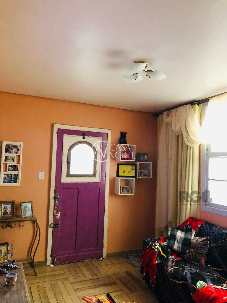 Casa à venda com 4 quartos, 300m², 2 vagas, Rua Marquês de Alegrete no bairro São João em Porto Alegre