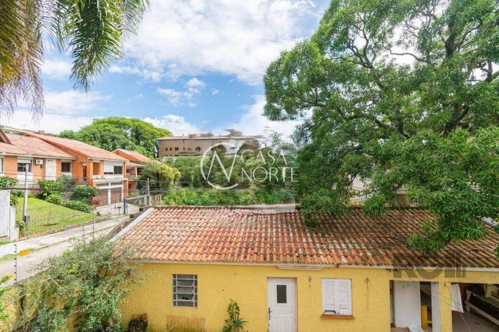 Casa à venda com 3 quartos, 200m², 1 suíte, 2 vagas, Rua Marquês de Abrantes/ Antônio Ribeiro no bairro Santo Antônio em Porto Alegre