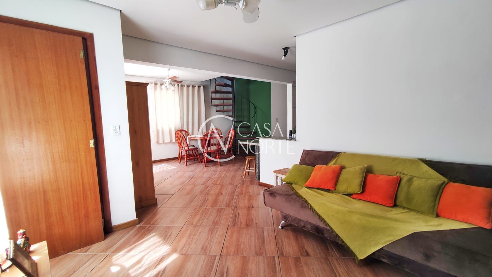 Casa à venda com 3 quartos, 222m², 1 suíte, 5 vagas, Avenida Nilo Ruschel no bairro Petrópolis em Porto Alegre