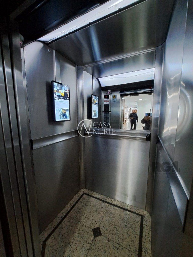 Cobertura à venda com 3 quartos, 308m², 1 suíte, 1 vaga, Avenida Cristóvão Colombo no bairro Floresta em Porto Alegre