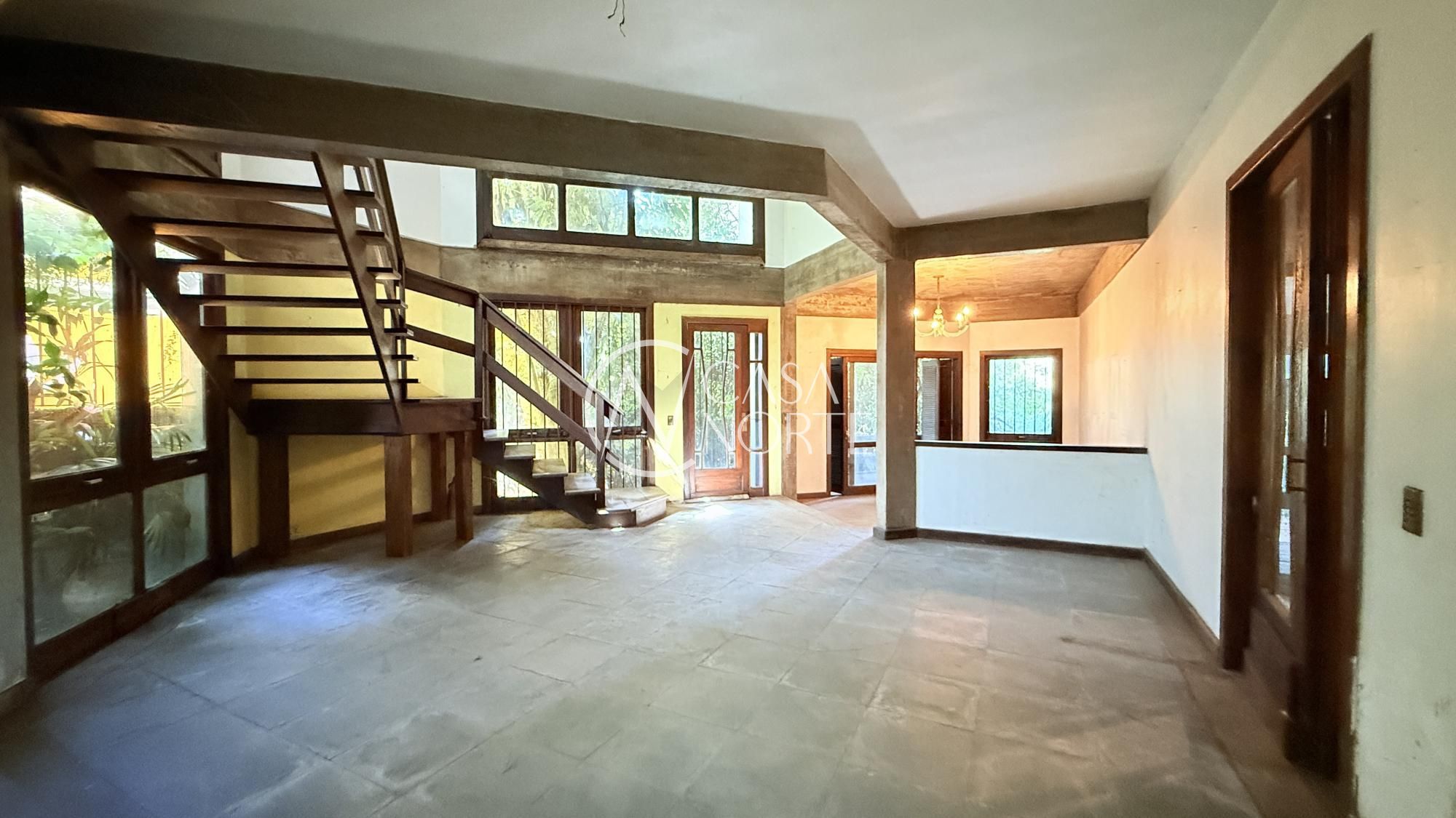 Casa à venda com 5 quartos, 300m², 3 suítes, 4 vagas, Avenida Guaíba no bairro Vila Assunção em Porto Alegre