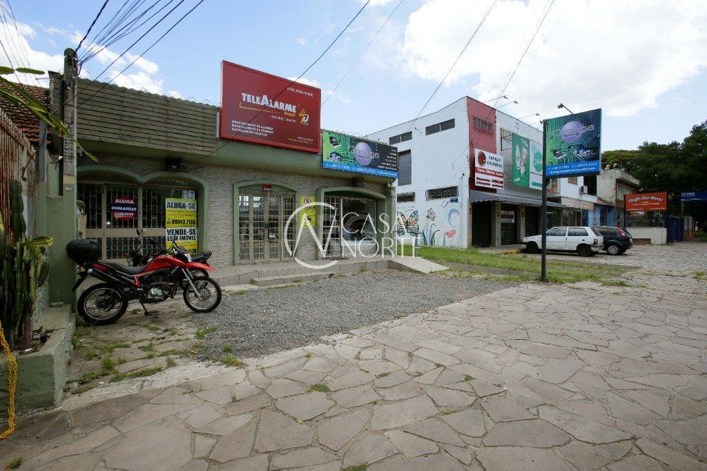 Casa à venda com 3 quartos, 350m², 3 vagas, Avenida Assis Brasil no bairro Passo da Areia em Porto Alegre