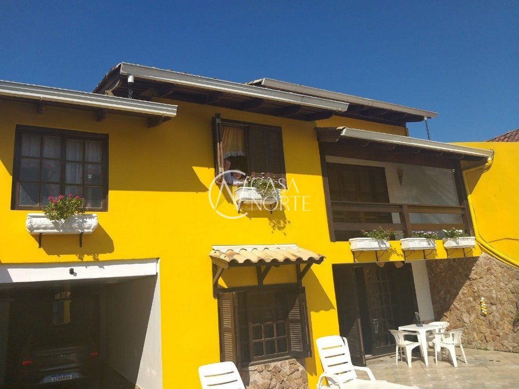 Casa à venda com 2 quartos, 200m², 2 suítes, 2 vagas, Rua das Azaleias no bairro Ponta Grossa em Porto Alegre