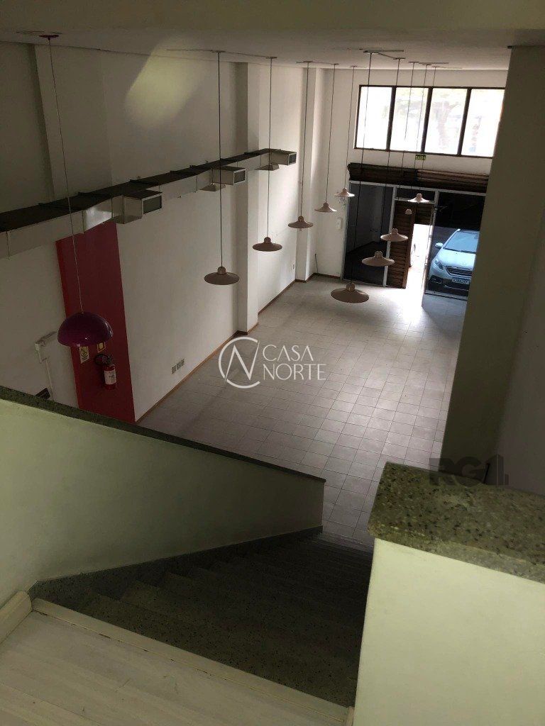 Loja à venda , 131m², Avenida Cristóvão Colombo no bairro Floresta em Porto Alegre