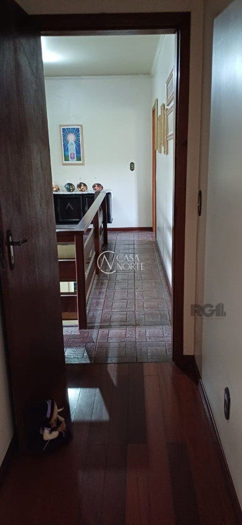 Casa à venda com 3 quartos, 271m², 1 suíte, 2 vagas, Rua Ibanez André Pitthan Souza no bairro Jardim Sabará em Porto Alegre
