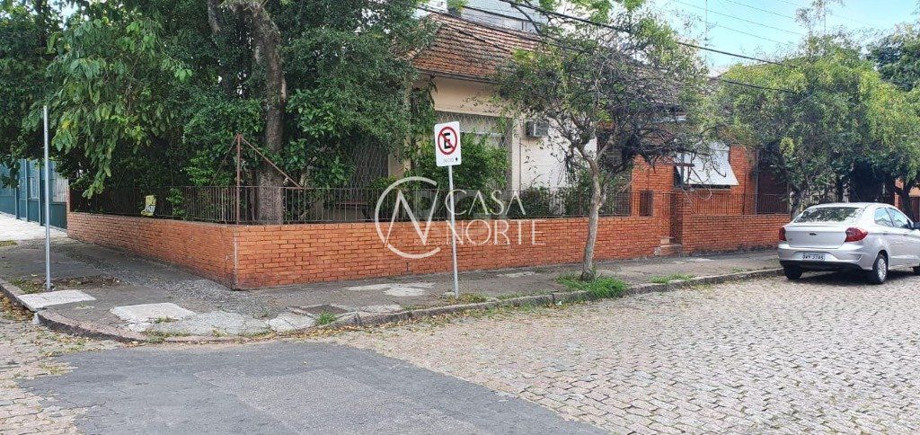 Casa à venda com 3 quartos, 167m², 2 vagas, Rua Azevedo Sodre no bairro Passo da Areia em Porto Alegre
