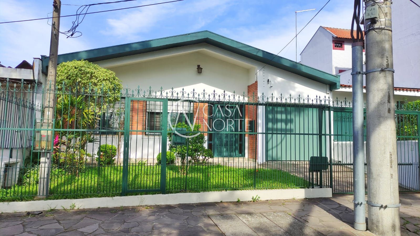 Casa à venda com 3 quartos, 180m², 1 suíte, 3 vagas, Rua Nicolau Copérnico no bairro Sarandi em Porto Alegre