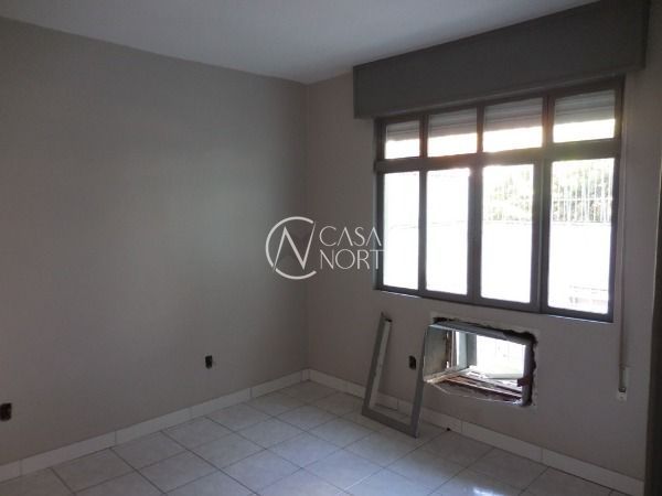 Casa Comercial à venda , 242m², 5 vagas, Rua Doutor Timoteo no bairro Floresta em Porto Alegre