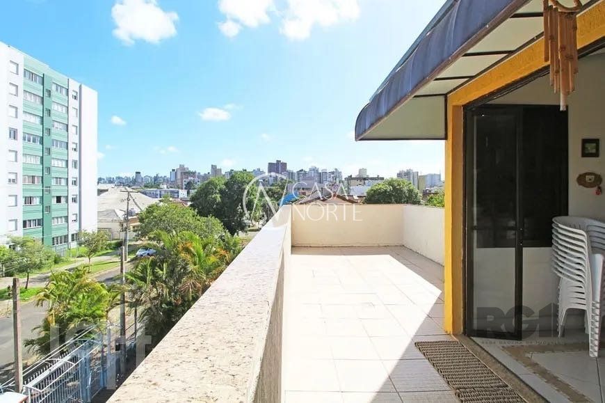 Casa à venda com 3 quartos, 308m², 3 suítes, 3 vagas, Rua Monteiro Lobato no bairro Partenon em Porto Alegre