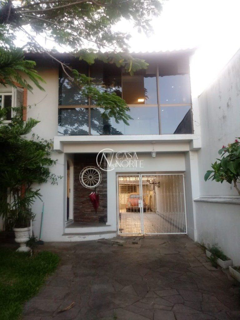 Casa à venda com 3 quartos, 300m², 1 suíte, 5 vagas, Rua Bartolomeu Dias no bairro Jardim Itu em Porto Alegre