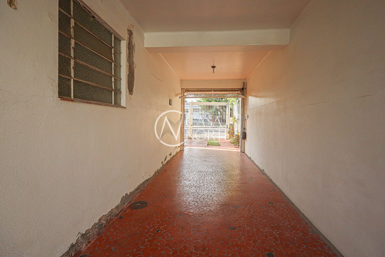 Casa à venda com 3 quartos, 209m², 4 vagas, Avenida São Pedro no bairro Higienópolis em Porto Alegre