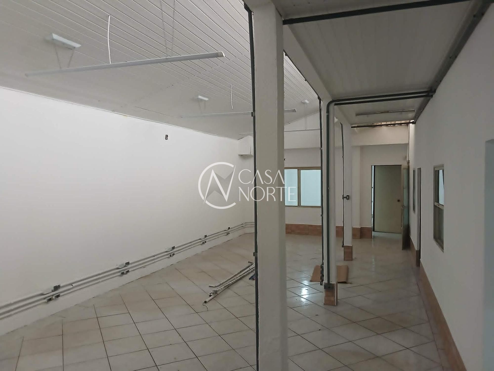 Casa Comercial à venda com 6 quartos, 290m², 2 vagas, Rua Olinda no bairro Floresta em Porto Alegre