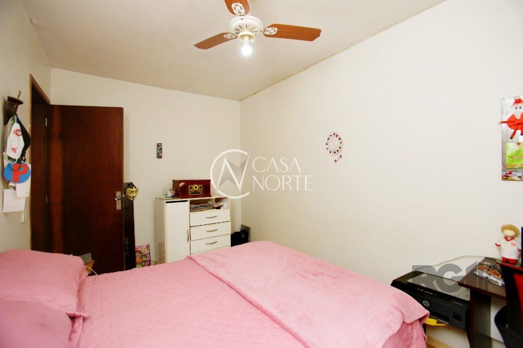 Casa à venda com 3 quartos, 230m², 1 suíte, 2 vagas, Rua Chile no bairro Jardim Botânico em Porto Alegre