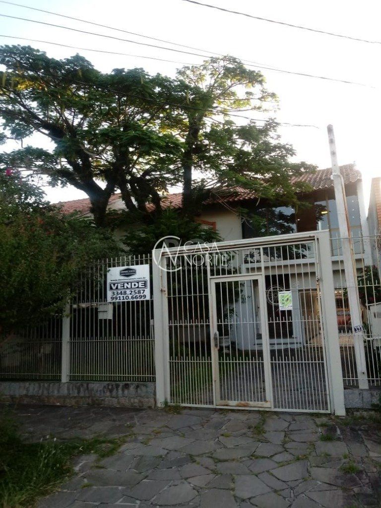 Casa à venda com 3 quartos, 300m², 1 suíte, 5 vagas, Rua Bartolomeu Dias no bairro Jardim Itu em Porto Alegre