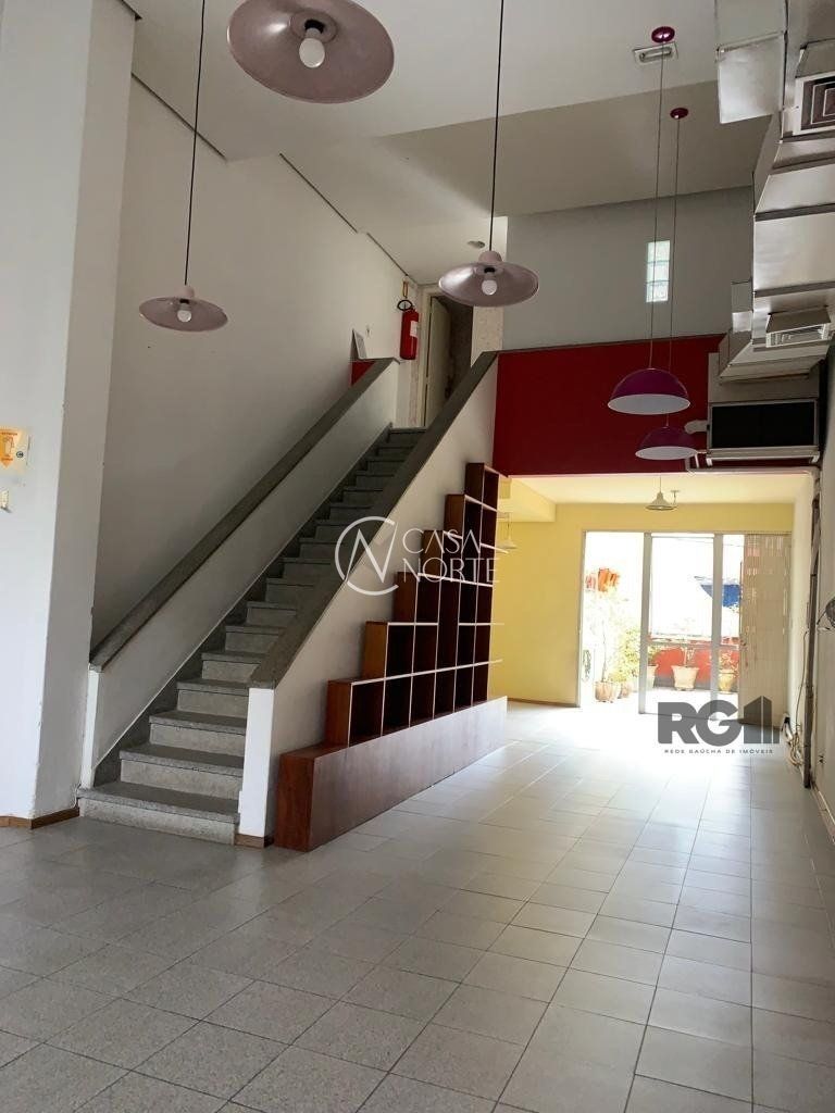 Loja à venda , 131m², Avenida Cristóvão Colombo no bairro Floresta em Porto Alegre