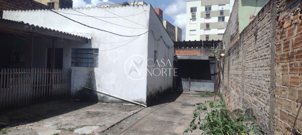Casa à venda com 6 quartos, 500m², 4 vagas, Nove de Junho no bairro Partenon em Porto Alegre