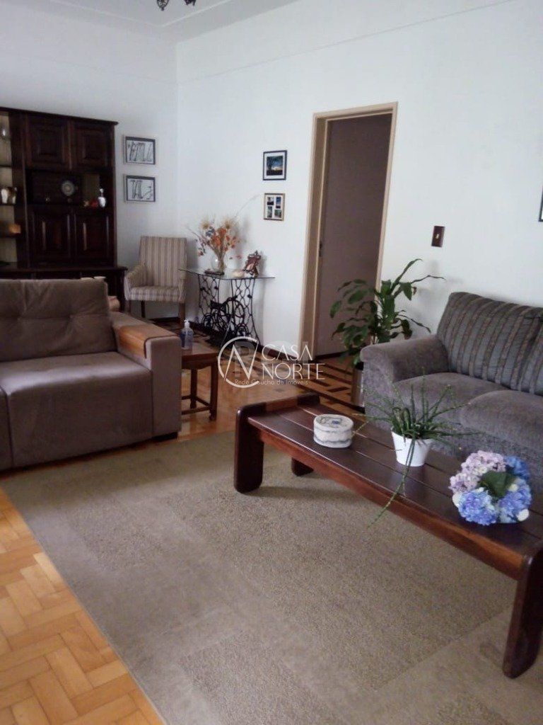 Casa à venda com 3 quartos, 150m², 2 vagas, Praça Princesa Isabel no bairro Azenha em Porto Alegre