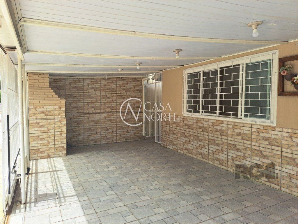 Casa à venda com 2 quartos, 59m², 2 vagas, Rua Jayme Tolpolar no bairro Farrapos em Porto Alegre