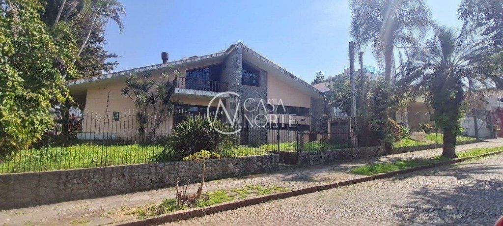 Casa à venda com 4 quartos, 400m², 1 suíte, 4 vagas, Avenida Montreal no bairro Jardim Lindóia em Porto Alegre