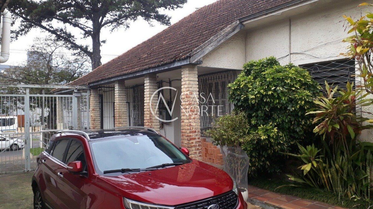 Casa à venda com 5 quartos, 1000m², 2 suítes, 5 vagas, Avenida da Cavalhada no bairro Cavalhada em Porto Alegre