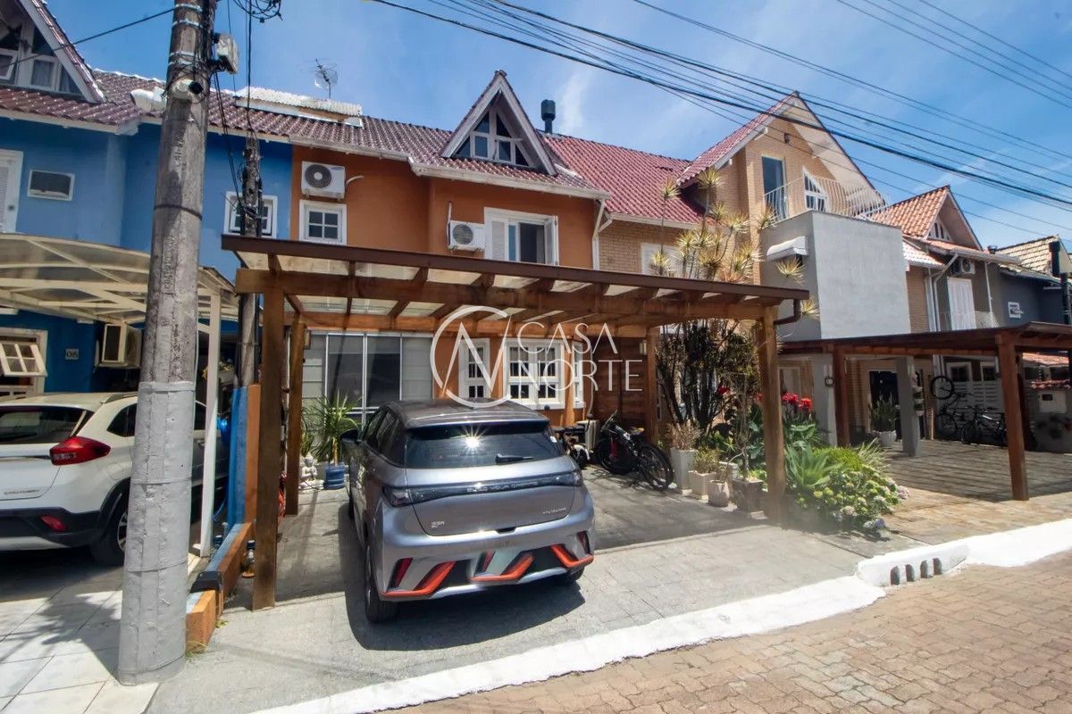Casa de Condomínio à venda com 3 quartos, 161m², 1 suíte, 2 vagas, Rua Osório Mendes Ouriques no bairro Guarujá em Porto Alegre