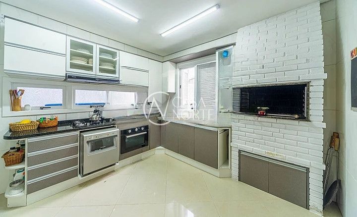 Casa de Condomínio à venda com 3 quartos, 162m², 1 suíte, 2 vagas, Rua Francisco Solano Borges no bairro Hípica em Porto Alegre