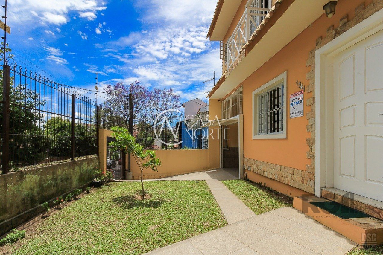 Casa à venda com 3 quartos, 237m², 1 suíte, 3 vagas, Rua Landel de Moura no bairro Tristeza em Porto Alegre
