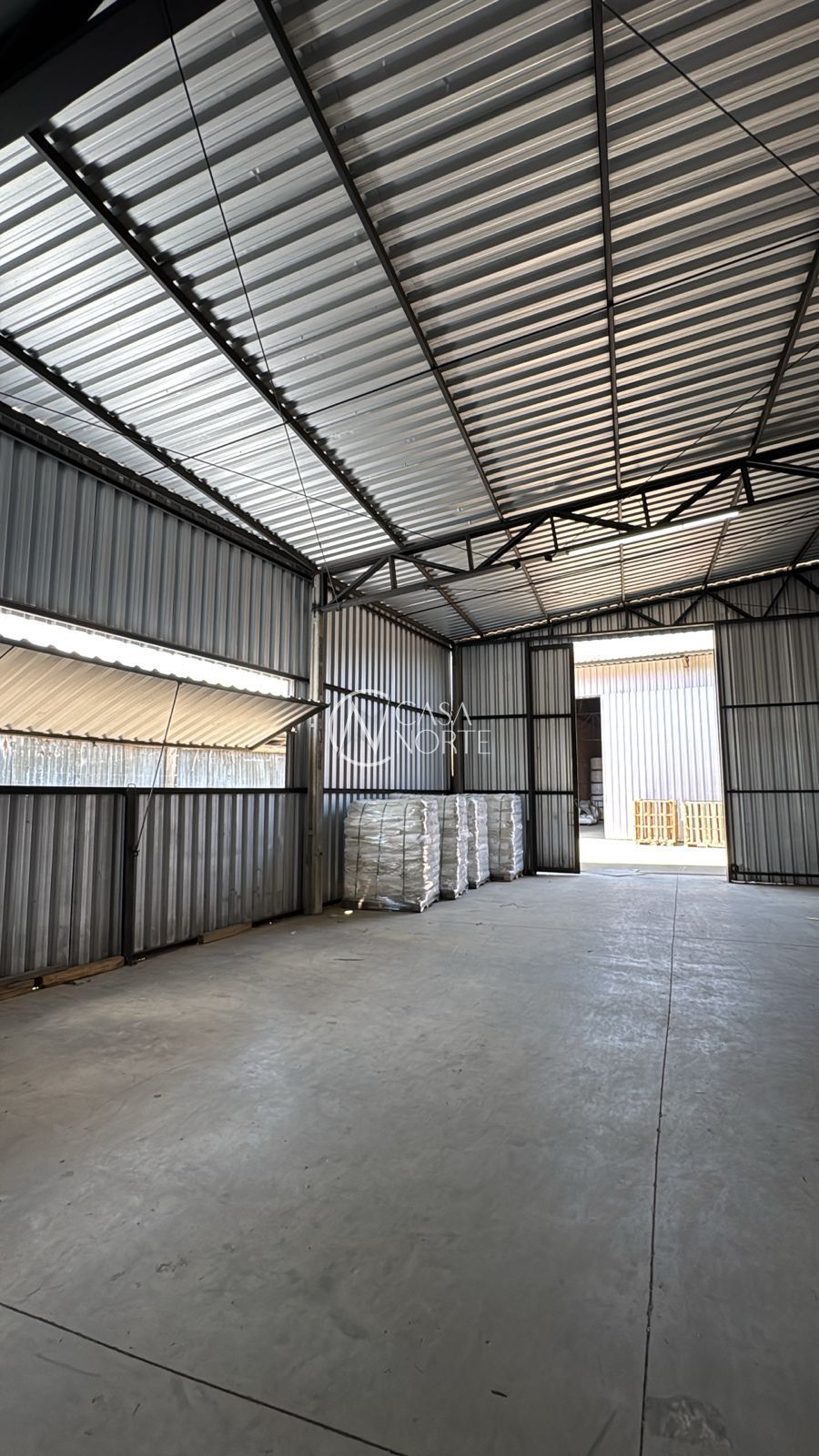 Pavilhão à venda com 2 quartos, 1714m², 10 vagas, Rua Imperador Hiroito no bairro Restinga em Porto Alegre