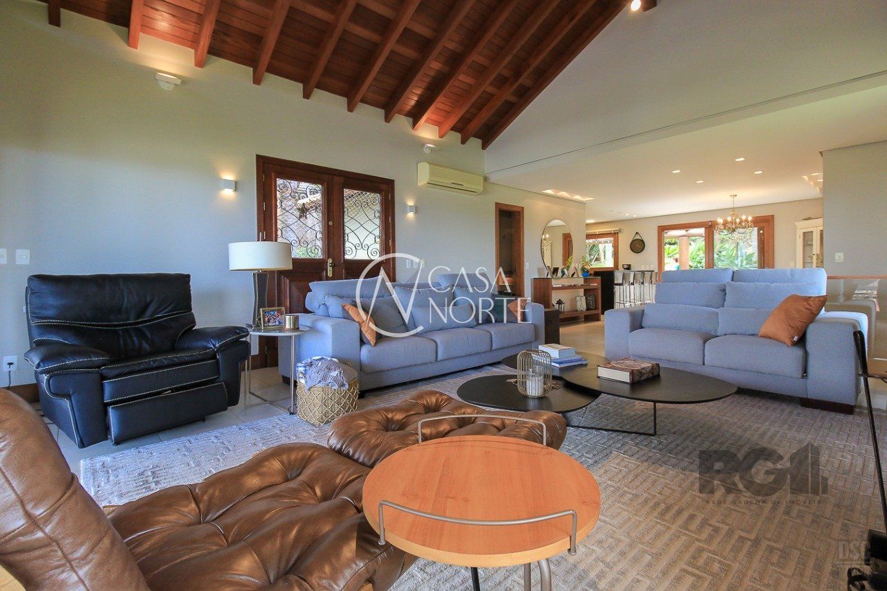 Casa de Condomínio à venda com 3 quartos, 248m², 3 suítes, 4 vagas, Estrada Jorge Pereira Nunes no bairro Campo Novo em Porto Alegre