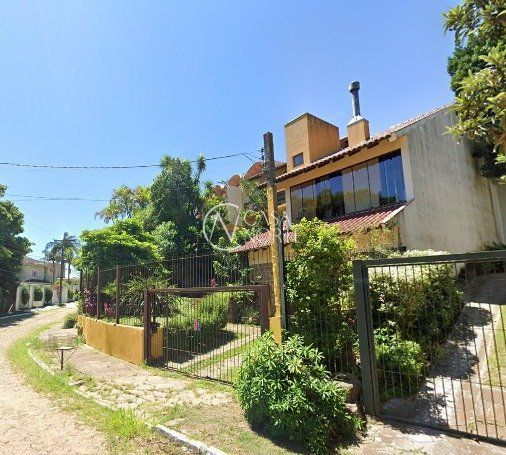 Casa à venda com 4 quartos, 330m², 1 suíte, 4 vagas, Rua Doutor Raul Franco di Primio no bairro Teresópolis em Porto Alegre