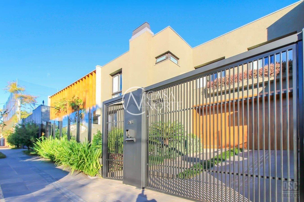 Casa à venda com 3 quartos, 238m², 3 suítes, 6 vagas, Rua de La Grange no bairro Três Figueiras em Porto Alegre