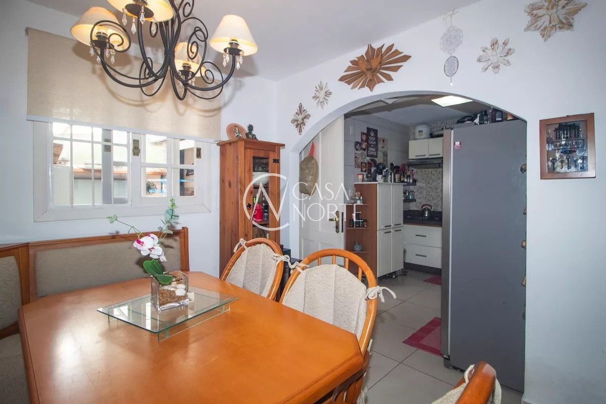 Casa de Condomínio à venda com 3 quartos, 161m², 1 suíte, 2 vagas, Rua Osório Mendes Ouriques no bairro Guarujá em Porto Alegre