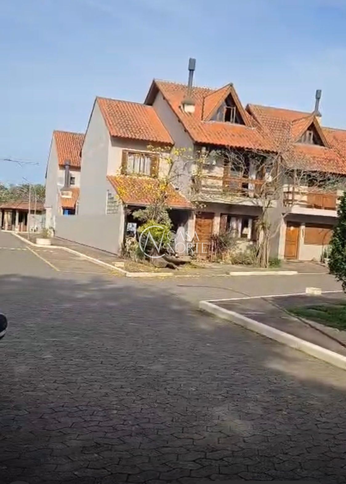 Casa de Condomínio à venda com 3 quartos, 234m², 1 suíte, 2 vagas, Avenida Orleaes no bairro Guarujá em Porto Alegre