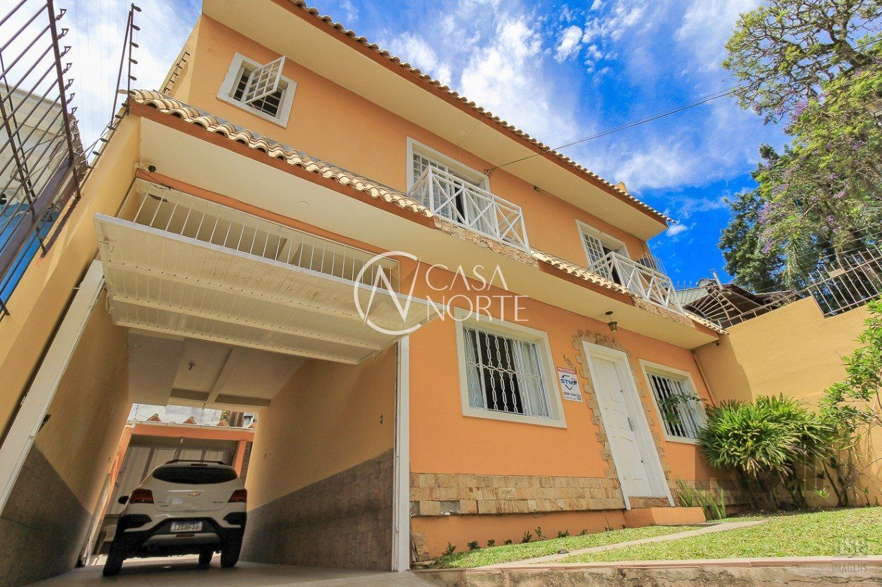 Casa à venda com 3 quartos, 237m², 1 suíte, 3 vagas, Rua Landel de Moura no bairro Tristeza em Porto Alegre