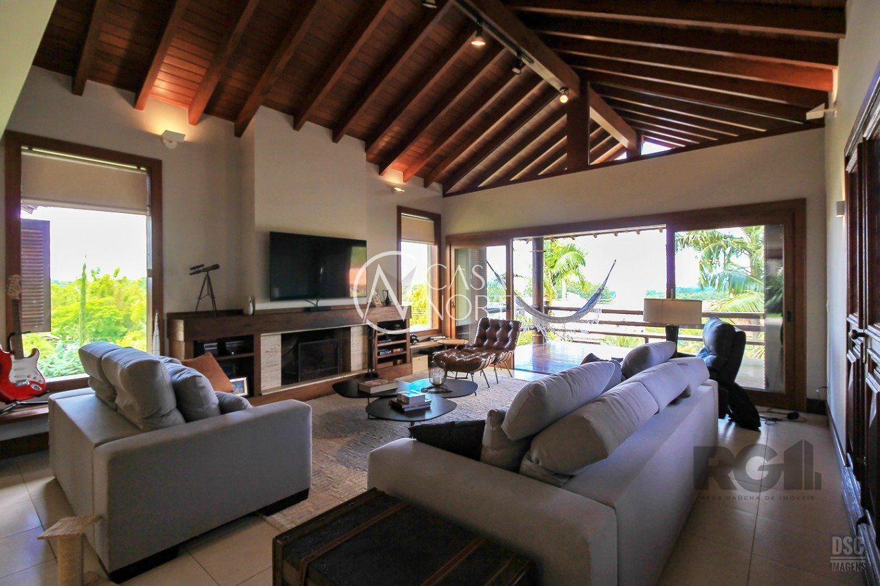 Casa de Condomínio à venda com 3 quartos, 248m², 3 suítes, 4 vagas, Estrada Jorge Pereira Nunes no bairro Campo Novo em Porto Alegre