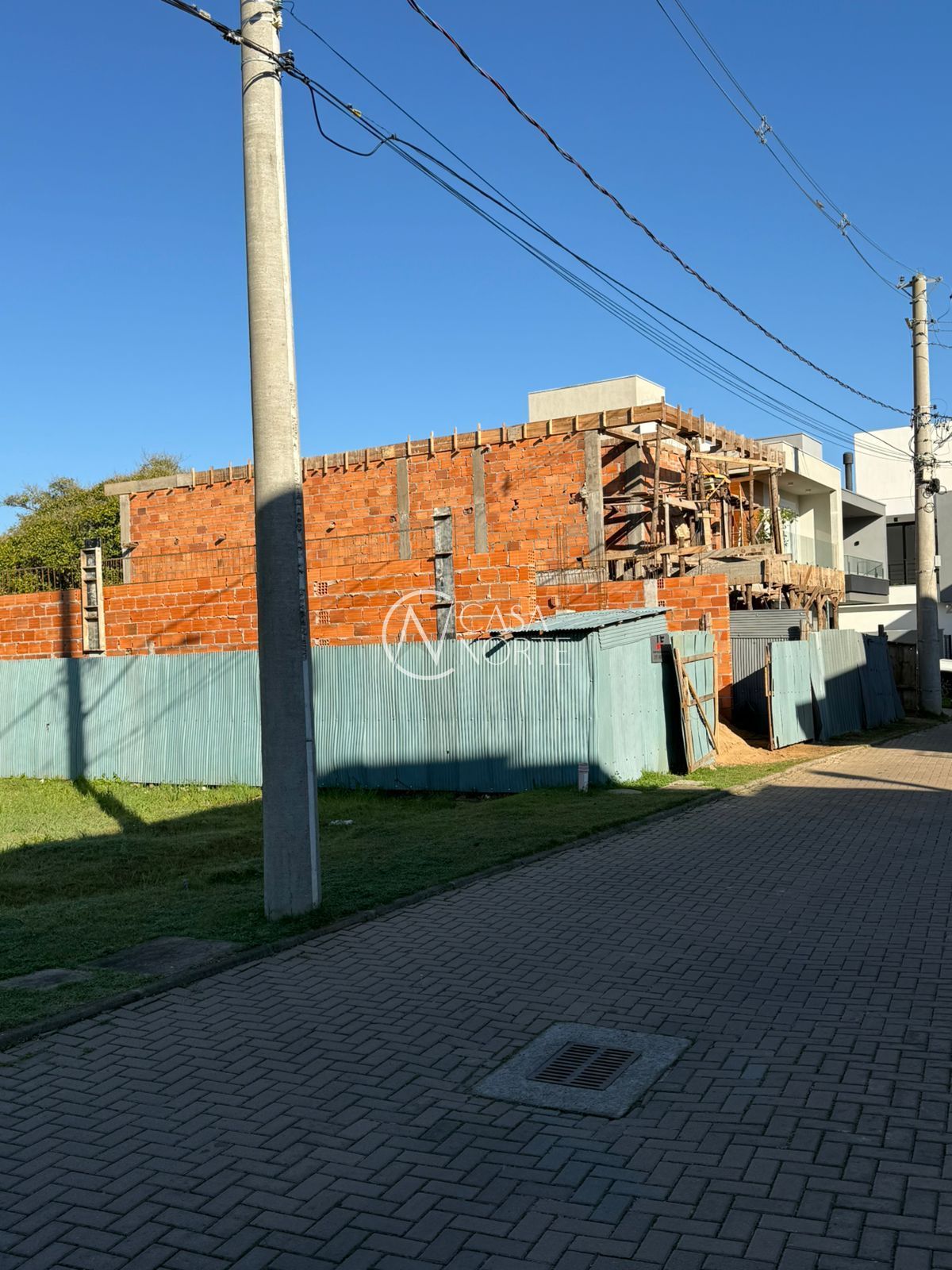 Casa de Condomínio à venda com 3 quartos, 203m², 3 suítes, 2 vagas, Rua Sinai no bairro Ipanema em Porto Alegre