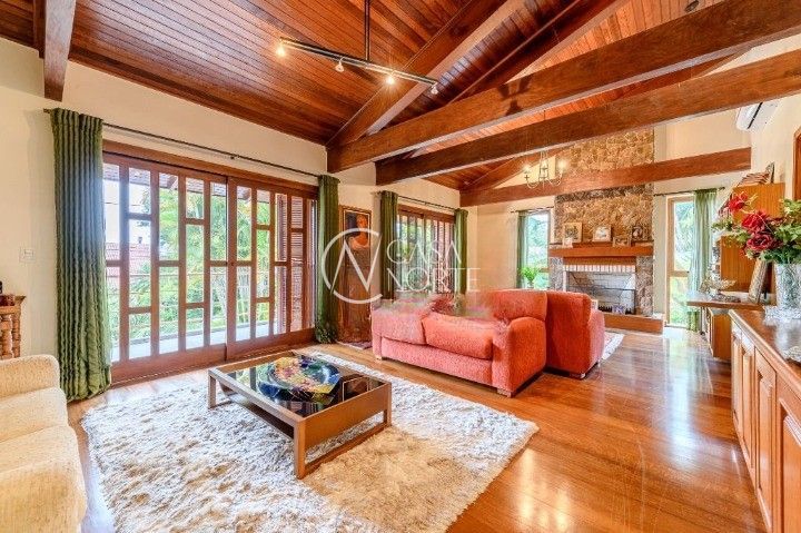 Casa de Condomínio à venda com 5 quartos, 420m², 2 suítes, 6 vagas, Avenida Firmino Octávio Bimbi no bairro Cavalhada em Porto Alegre