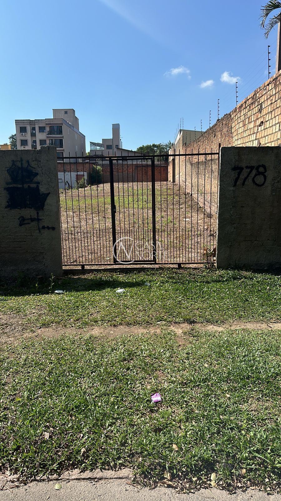 Terreno à venda  com 550m², Rua Upamaroti no bairro Cristal em Porto Alegre