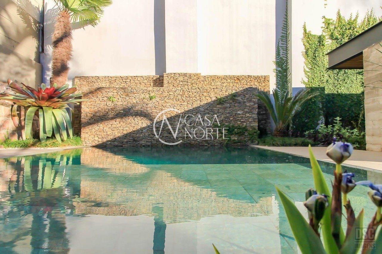 Casa à venda com 3 quartos, 238m², 3 suítes, 6 vagas, Rua de La Grange no bairro Três Figueiras em Porto Alegre